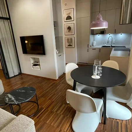 Apartment Elegancki Od Dziedzinca, 60m2, Parking, Rynek 700 M *